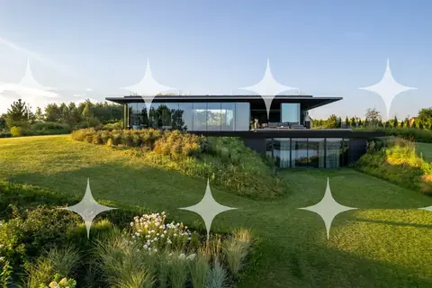 Hillside House with Cantilevered Roof