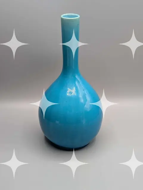 Turquoise-Glazed Porcelain Bottle Vase, Early 19th Century